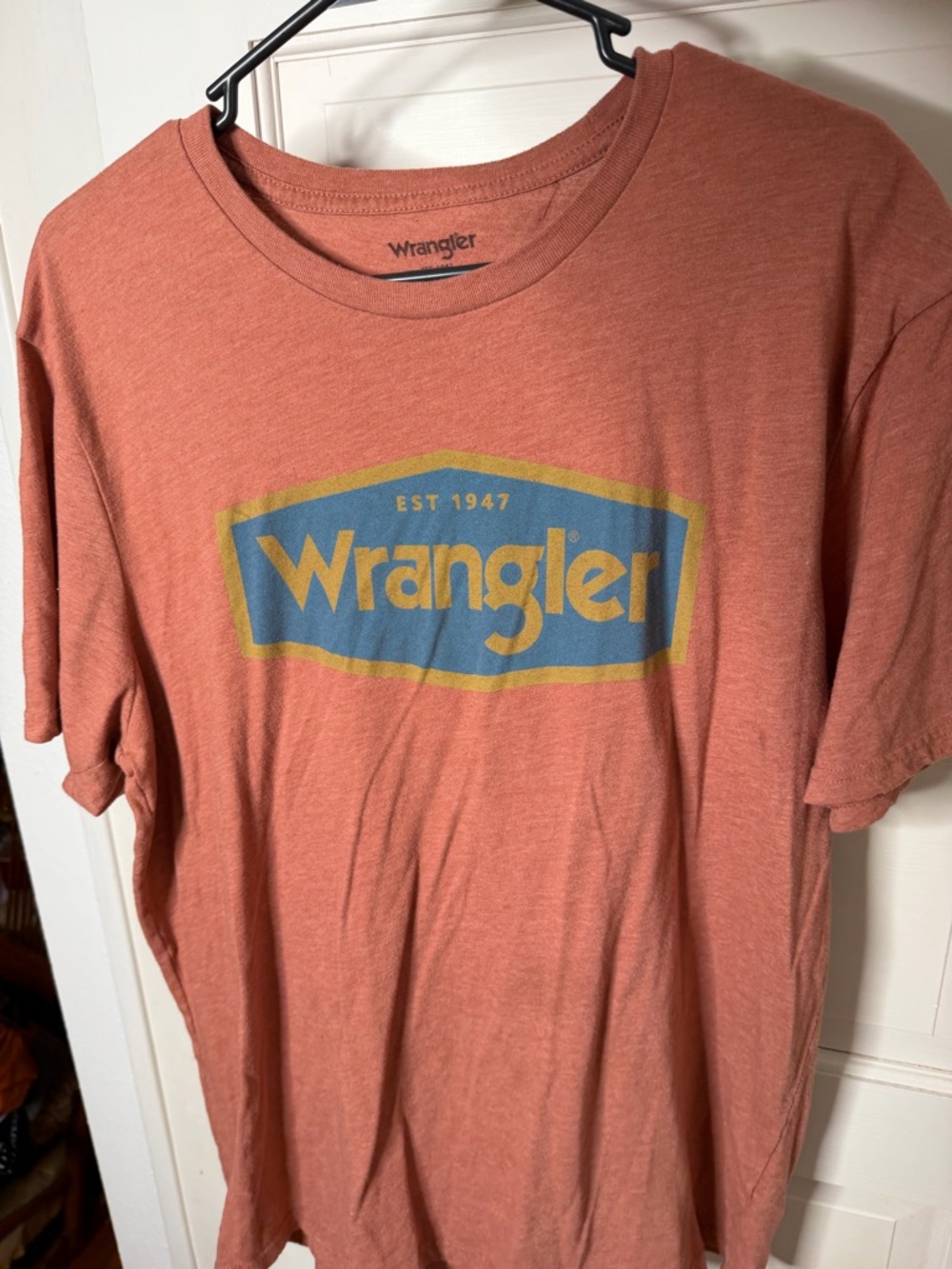 Wrangler Rust Short-Sleeve Logo Tee with Blue & Yellow Chest Emblem Men’s